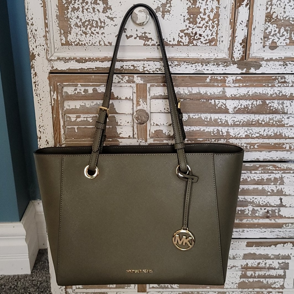 MICHAEL KORS OLIVE WALSH BAG